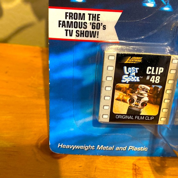 Lot of 2 98 Johnny Lightning Lost in Space Pod Spaceships w/ movie clips 31 & 48 - Picture 5 of 11